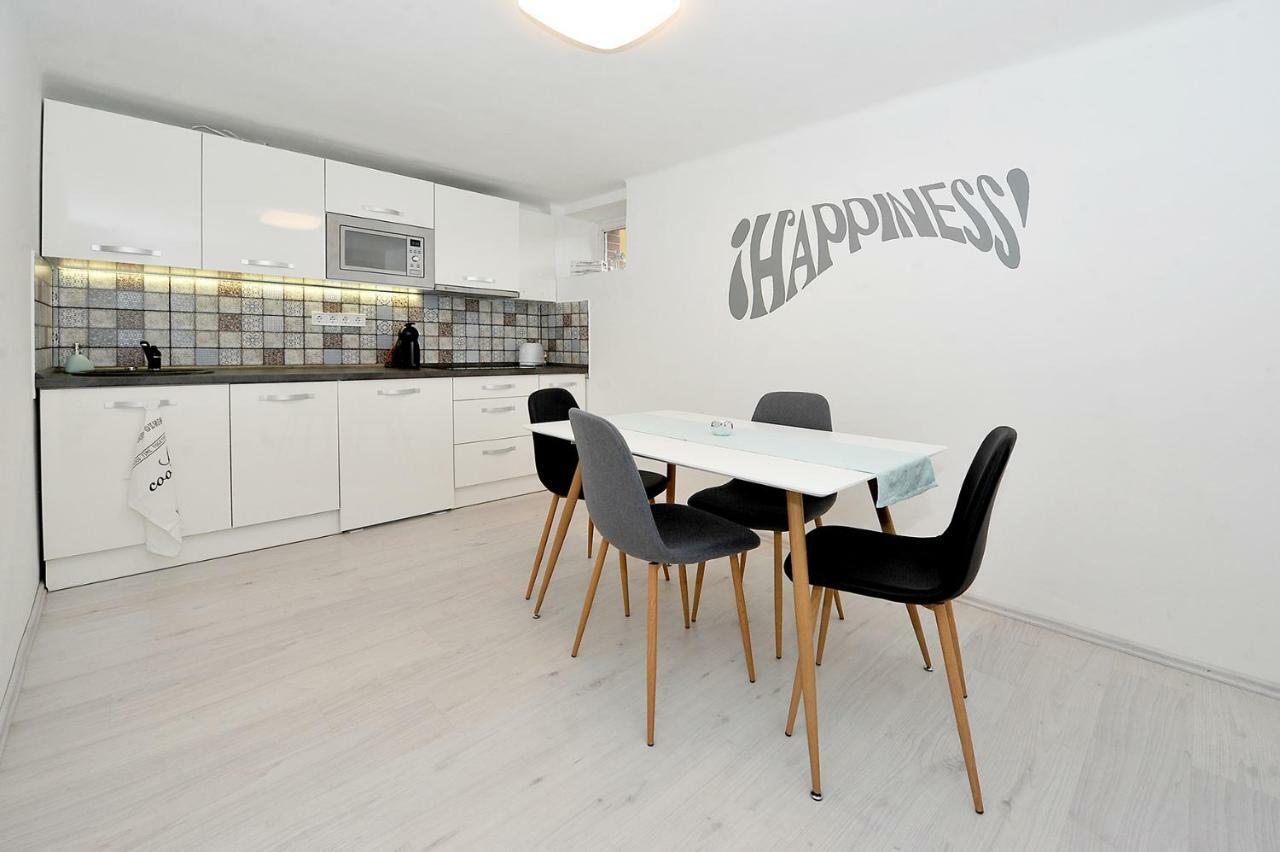 Pure Apartman Pecs Bagian luar foto