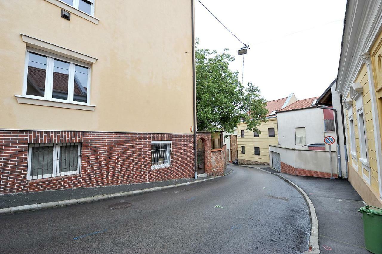 Pure Apartman Pecs Bagian luar foto