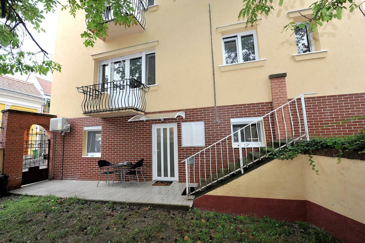 Pure Apartman Pecs Bagian luar foto